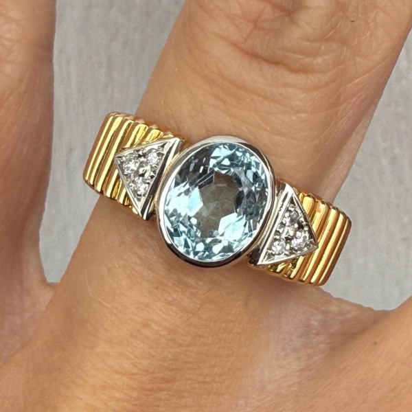 2.5ctw Oval Cut Aquamarine Bezel Set Ring