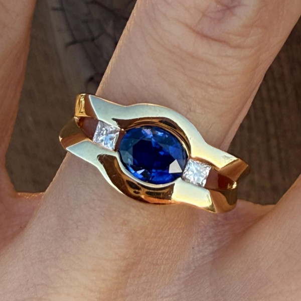 3.5ctw Oval Cut Sapphire Half Bezel Set Ring