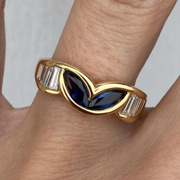 2ctw Pear Cut Sapphire Leaf Ring