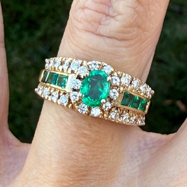 2.8ctw Oval Cut Emerald Ring